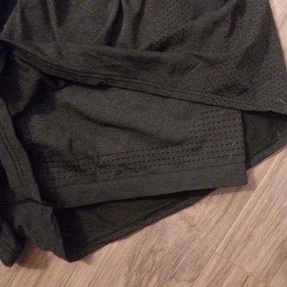 Gymshark Shorts - Picture 3 of 4